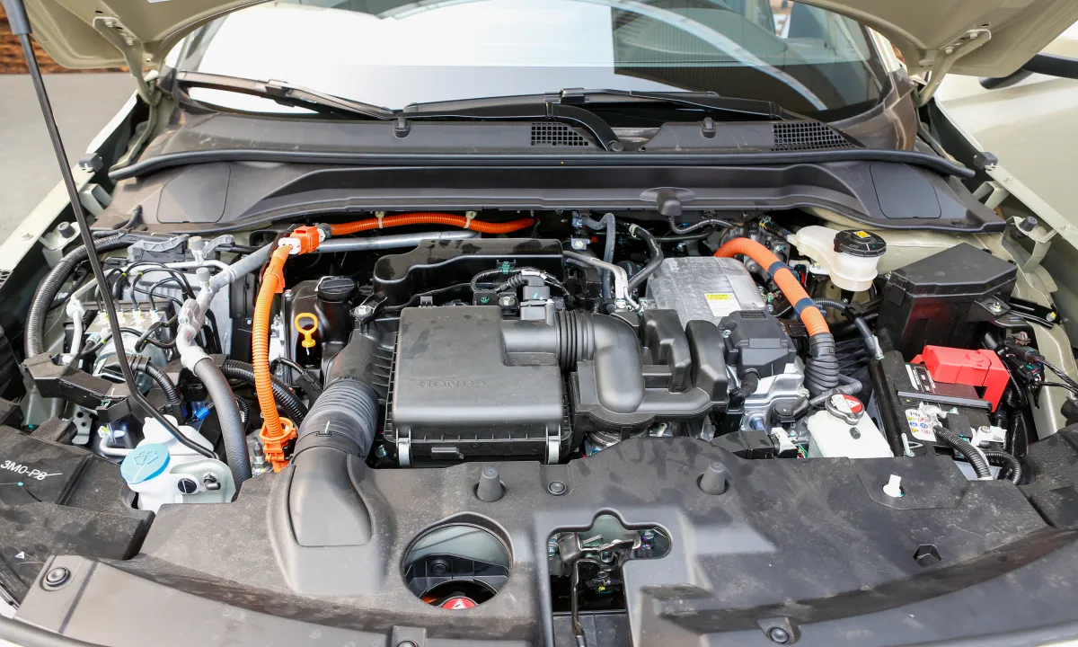 honda-hrv-2024-gia-lan-banh-thong-tin-xe-uu-dai-thang-09-2024-861-28 Khoang động cơ HR-V 2025